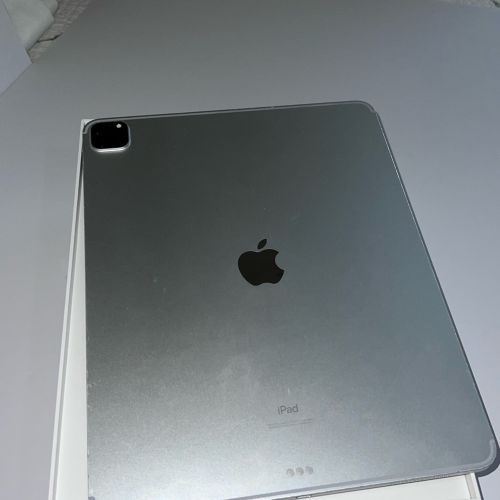 iPad Pro, 12.9-inch, 4th generation, 256 GB - Picture 7 of 12